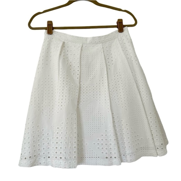 Trina Turk Women’s Skirt Eyelet Pleated White Size 4 - Picture 1 of 8